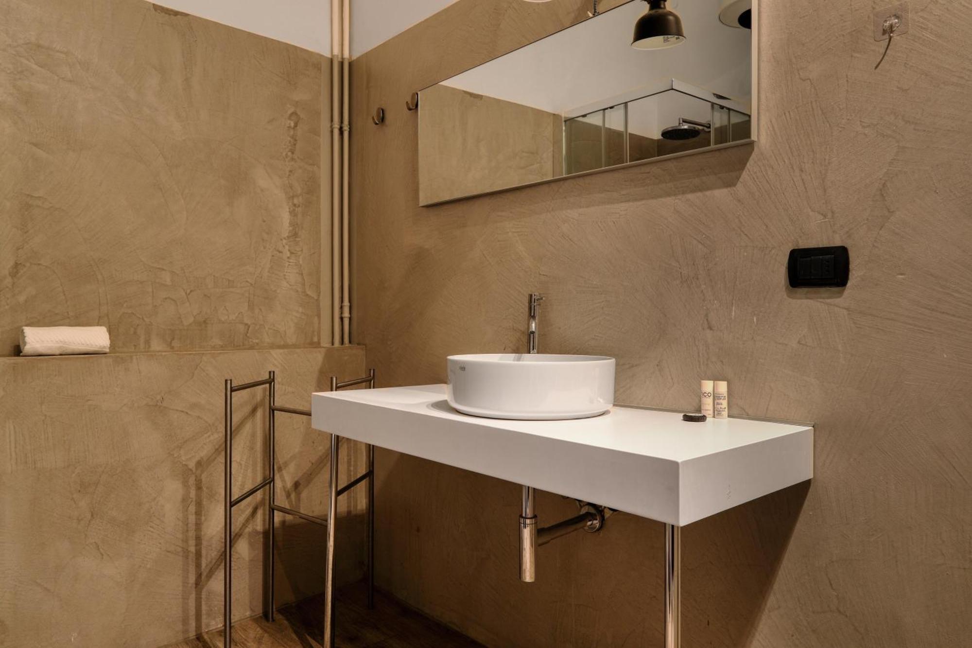 Chic Joivy Flats In The Centre Milaan
